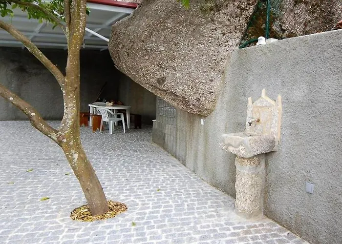 Semesterbostad Casa Da Ramada - Water Tank With Running Natural Spring Water - By Bedzy Braga